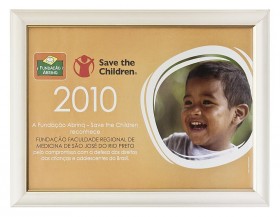 <p>Entregue pela Fundação Abrinq ao Hospital de Base / Funfarme em reconhecimento ao compromisso das instituições para com a defesa dos direitos das crianças e dos adolescentes no Brasil. A Fundação Abrinq é uma das instituições de maior prestígio no Brasil e mundo. Seu trabalho é pautado pela Convenção Internacional dos Direitos da Criança (ONU, 1989), Constituição Federal Brasileira (1988) e Estatuto da Criança e do Adolescente (1990).</p>
